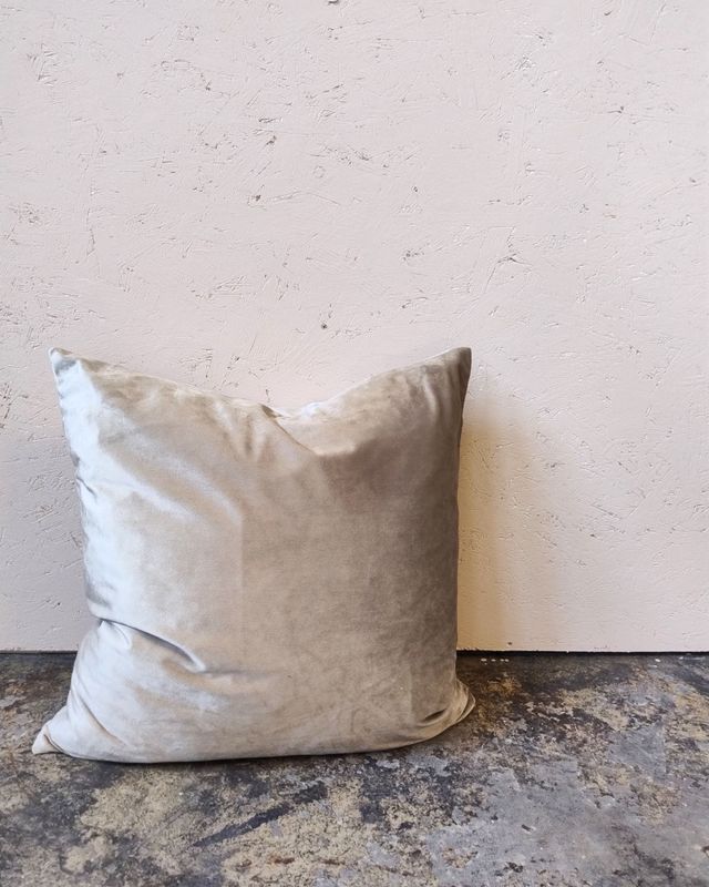 BLUES pute 50 x 50 – beige velur m/ dun innmat